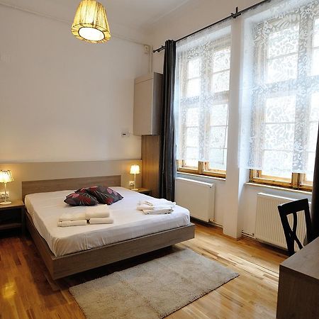 Dinicu Residence - Central Location Брашов Екстер'єр фото